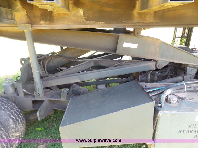 image for item L1544 Emerson AS-32-H-SA hydraulic cargo lift