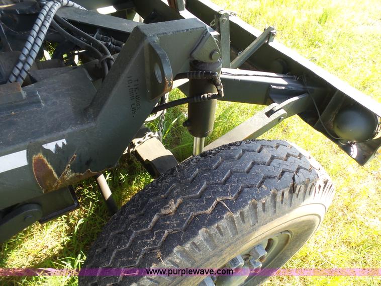 image for item L1544 Emerson AS-32-H-SA hydraulic cargo lift