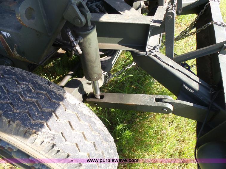 image for item L1544 Emerson AS-32-H-SA hydraulic cargo lift