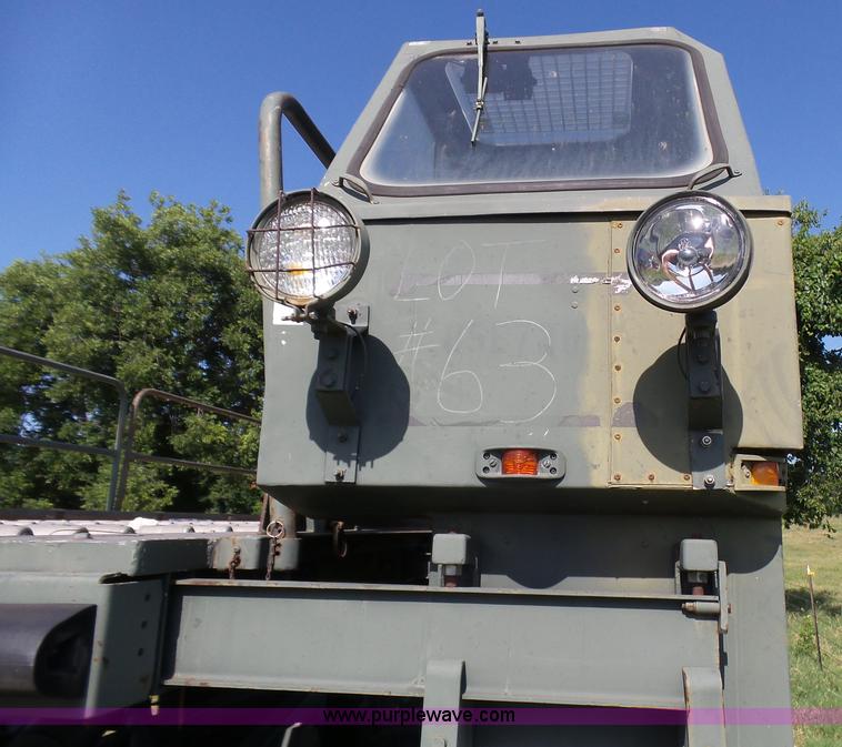 image for item L1544 Emerson AS-32-H-SA hydraulic cargo lift