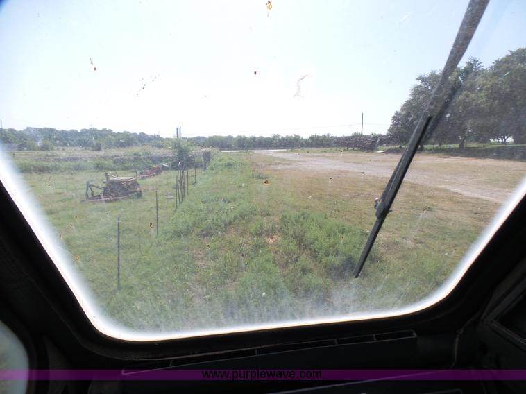 image for item L1544 Emerson AS-32-H-SA hydraulic cargo lift