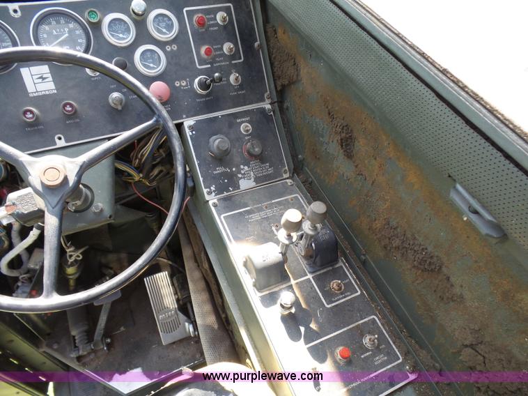 image for item L1544 Emerson AS-32-H-SA hydraulic cargo lift