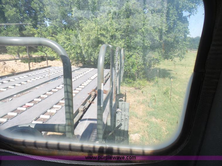 image for item L1544 Emerson AS-32-H-SA hydraulic cargo lift