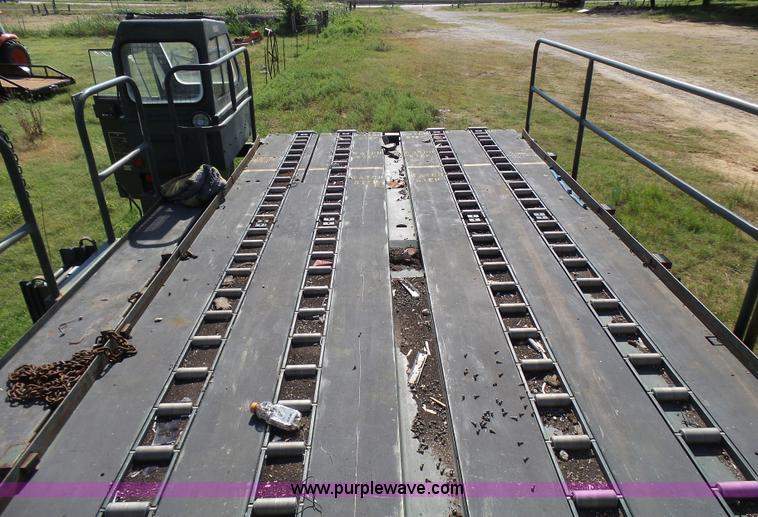 image for item L1544 Emerson AS-32-H-SA hydraulic cargo lift