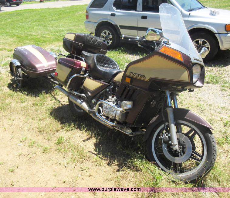 image for item L2814 1981 Honda GL1100 motorcycle