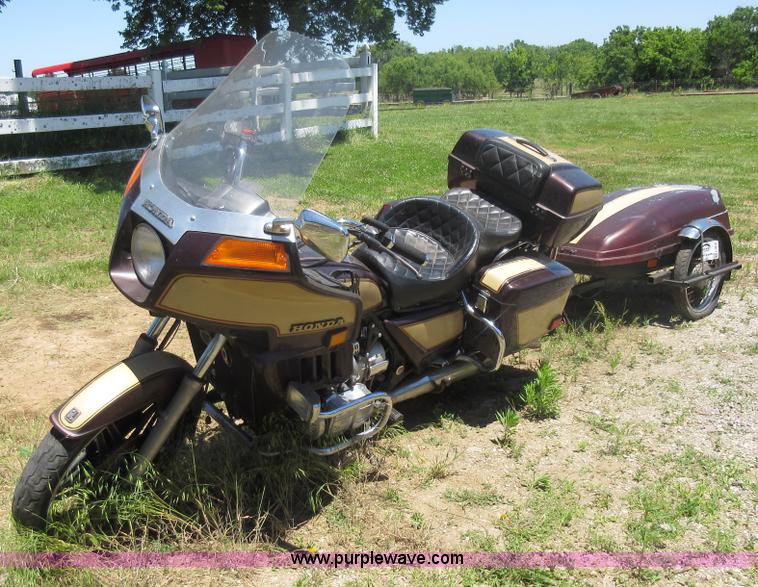 image for item L2814 1981 Honda GL1100 motorcycle