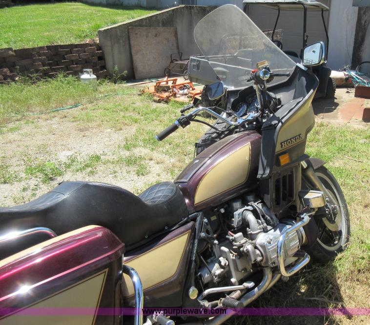 image for item L2814 1981 Honda GL1100 motorcycle