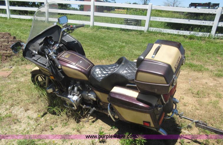 image for item L2814 1981 Honda GL1100 motorcycle