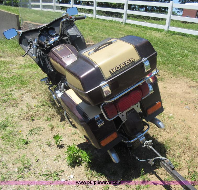 image for item L2814 1981 Honda GL1100 motorcycle