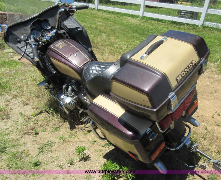 image for item L2814 1981 Honda GL1100 motorcycle