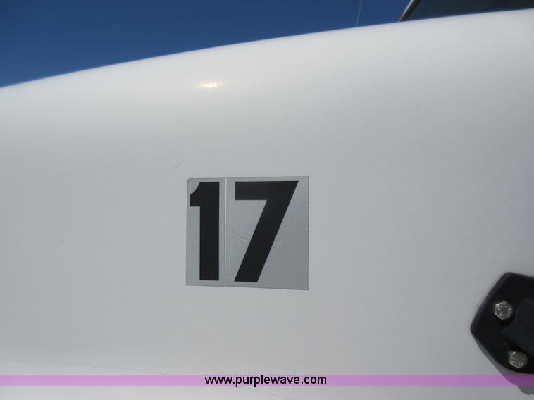 image for item L2822 2001 International 4900 refuse truck