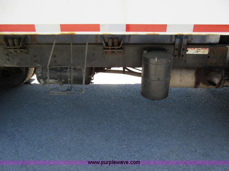 image for item L2822 2001 International 4900 refuse truck