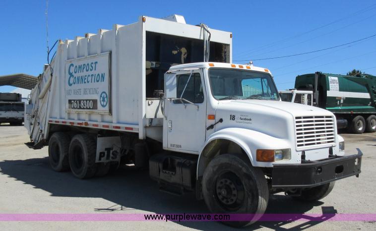 image for item L2823 2000 International 4900 refuse truck
