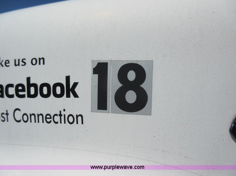 image for item L2823 2000 International 4900 refuse truck