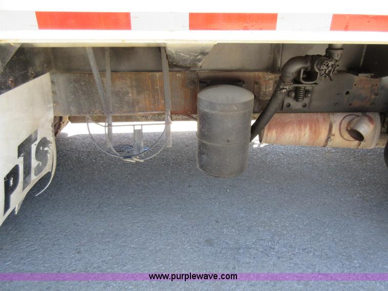 image for item L2823 2000 International 4900 refuse truck