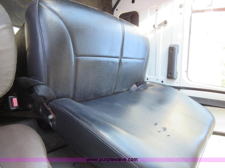 image for item L2823 2000 International 4900 refuse truck