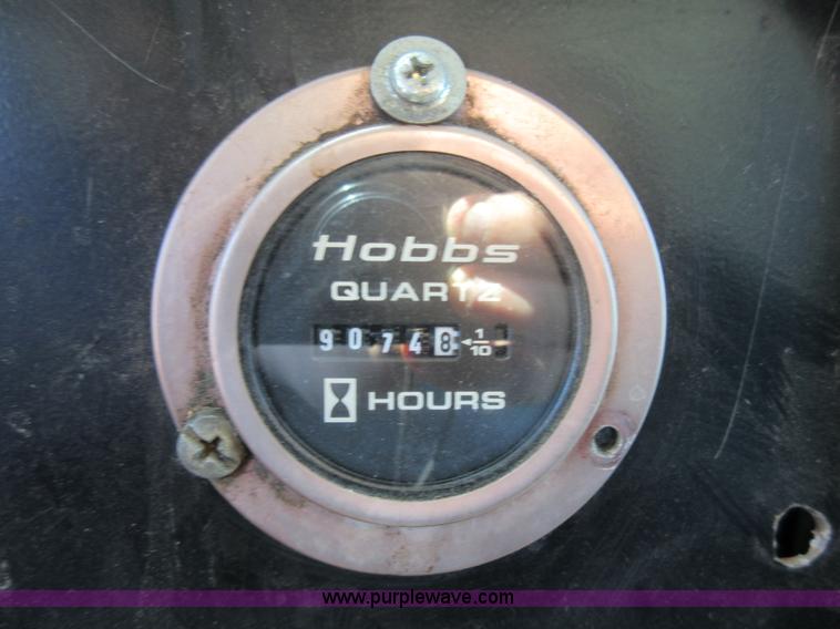 image for item L2823 2000 International 4900 refuse truck