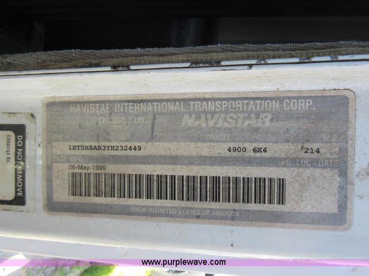 image for item L2823 2000 International 4900 refuse truck