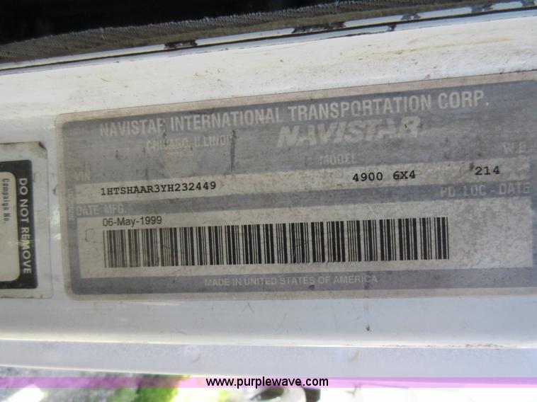 image for item L2823 2000 International 4900 refuse truck