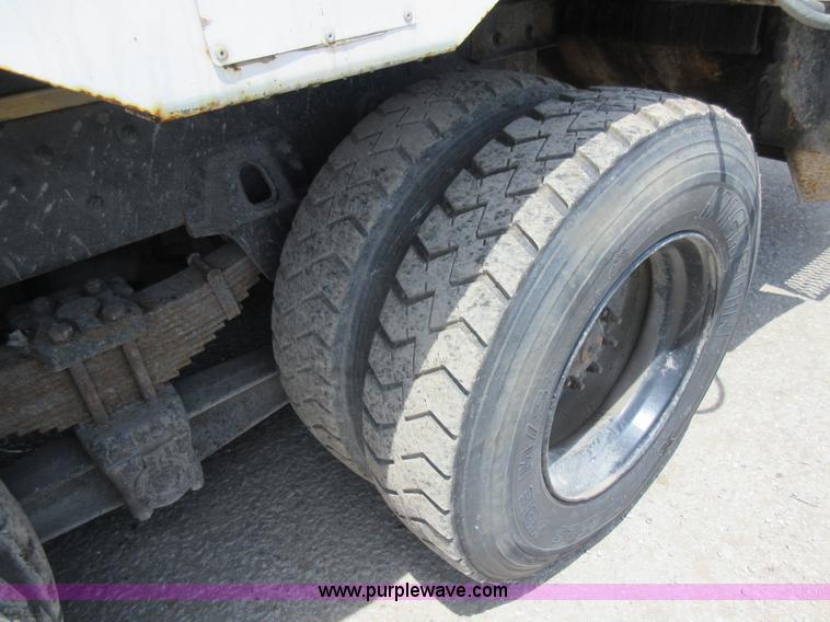 image for item L2824 1997 Freightliner FL80 refuse truck