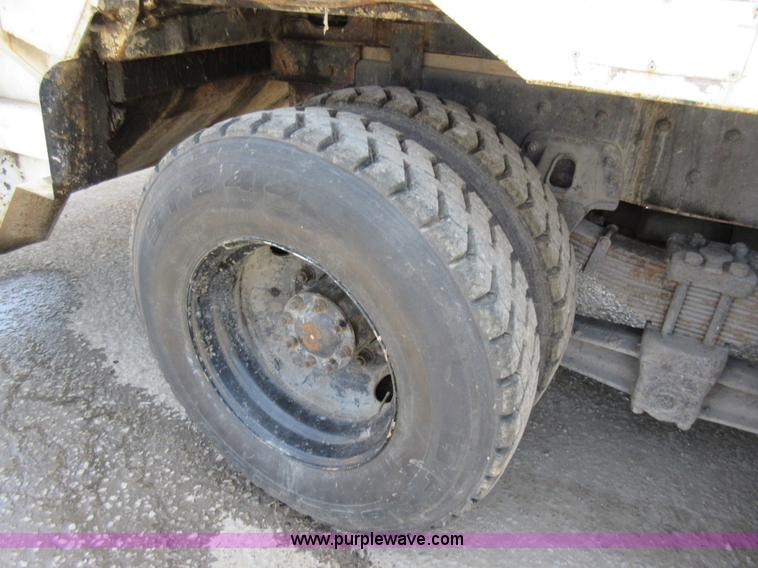 image for item L2824 1997 Freightliner FL80 refuse truck