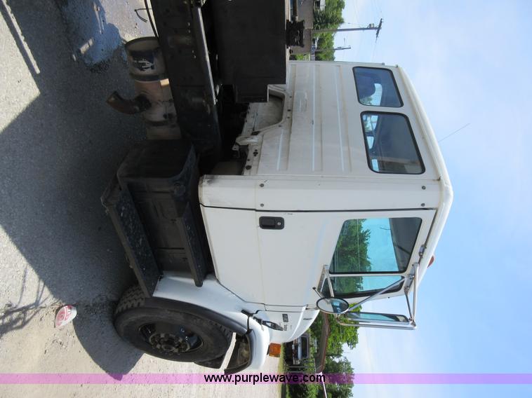 image for item L2824 1997 Freightliner FL80 refuse truck