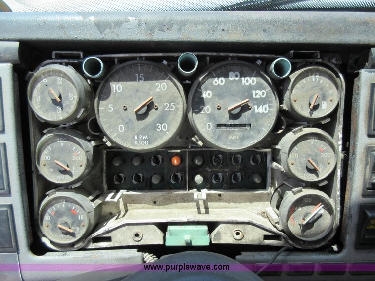 image for item L2824 1997 Freightliner FL80 refuse truck