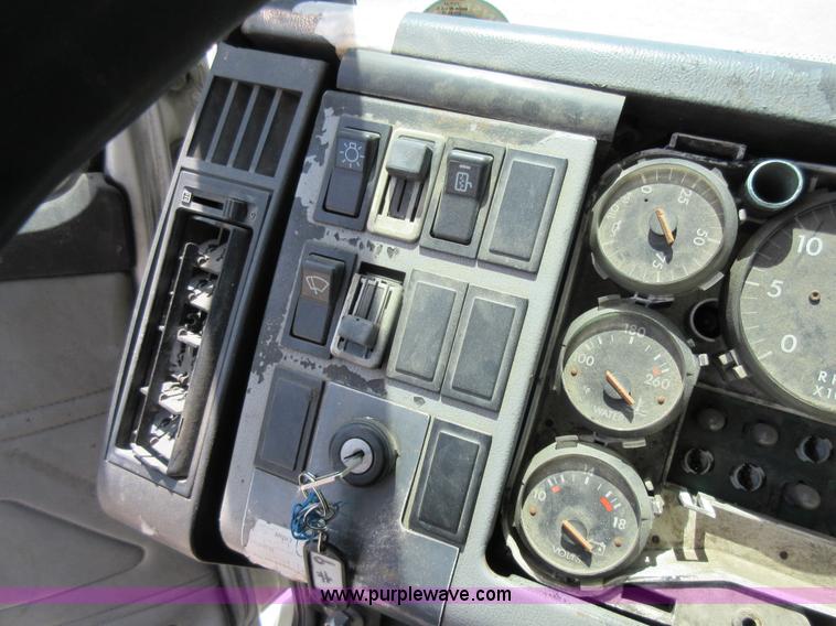 image for item L2824 1997 Freightliner FL80 refuse truck