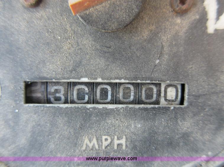 image for item L2824 1997 Freightliner FL80 refuse truck