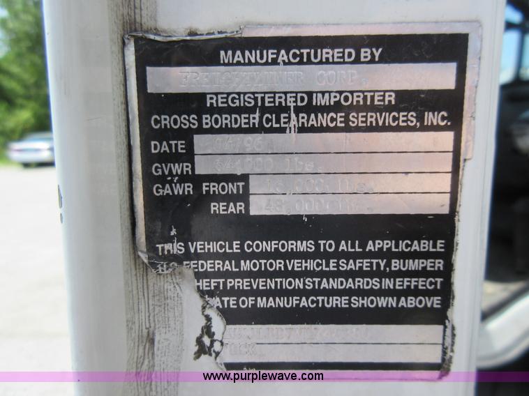 image for item L2824 1997 Freightliner FL80 refuse truck