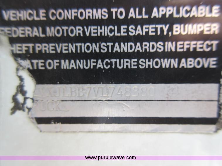 image for item L2824 1997 Freightliner FL80 refuse truck