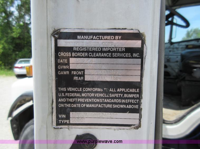 image for item L2825 1997 Freightliner FL80 refuse truck