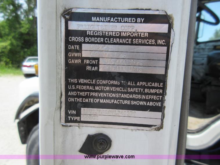 image for item L2825 1997 Freightliner FL80 refuse truck