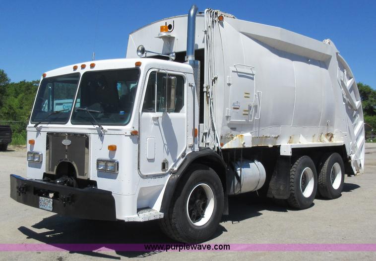 image for item L2826 1996 Peterbilt 320 refuse truck