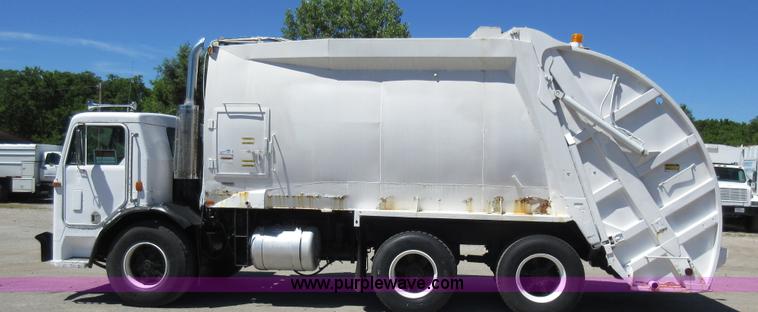 image for item L2826 1996 Peterbilt 320 refuse truck