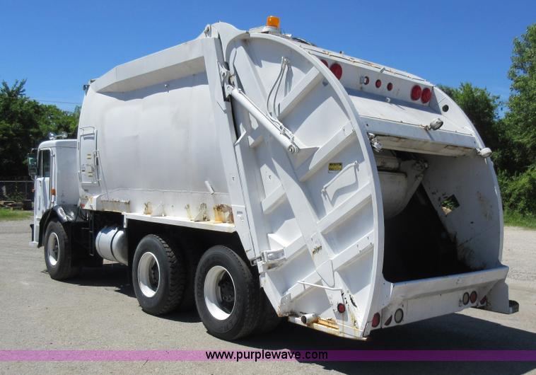 image for item L2826 1996 Peterbilt 320 refuse truck