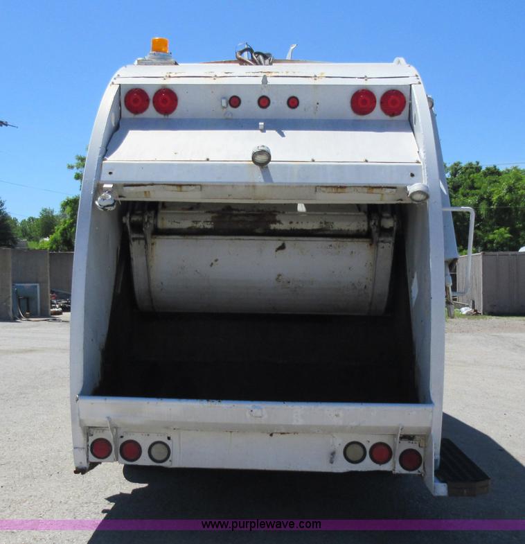 image for item L2826 1996 Peterbilt 320 refuse truck