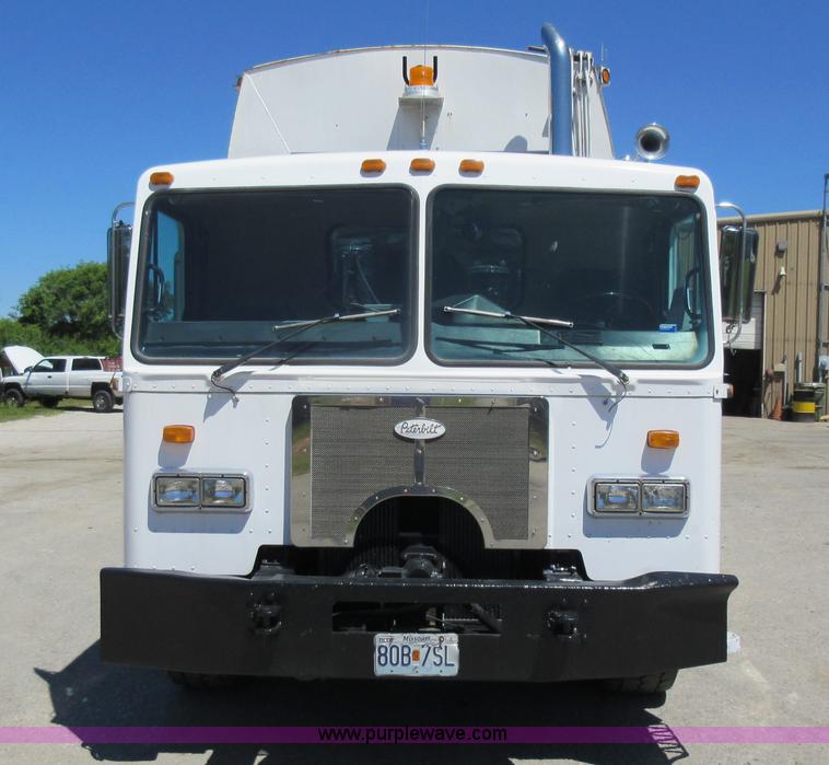 image for item L2826 1996 Peterbilt 320 refuse truck