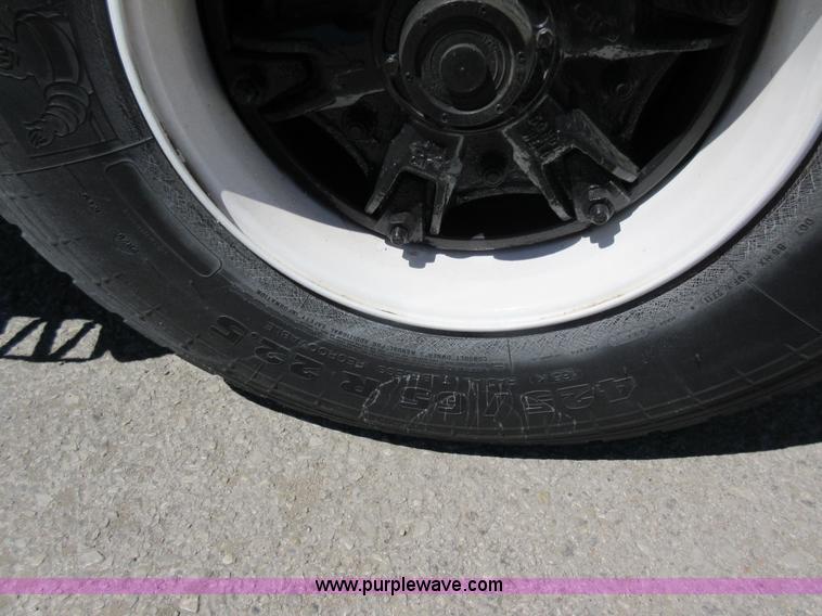 image for item L2826 1996 Peterbilt 320 refuse truck