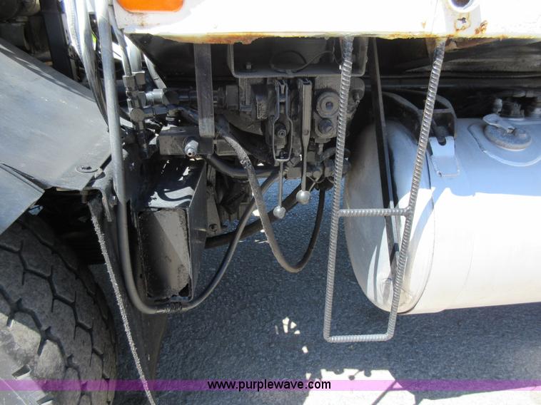 image for item L2826 1996 Peterbilt 320 refuse truck