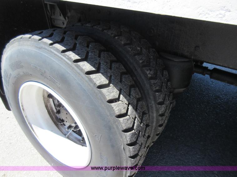 image for item L2826 1996 Peterbilt 320 refuse truck