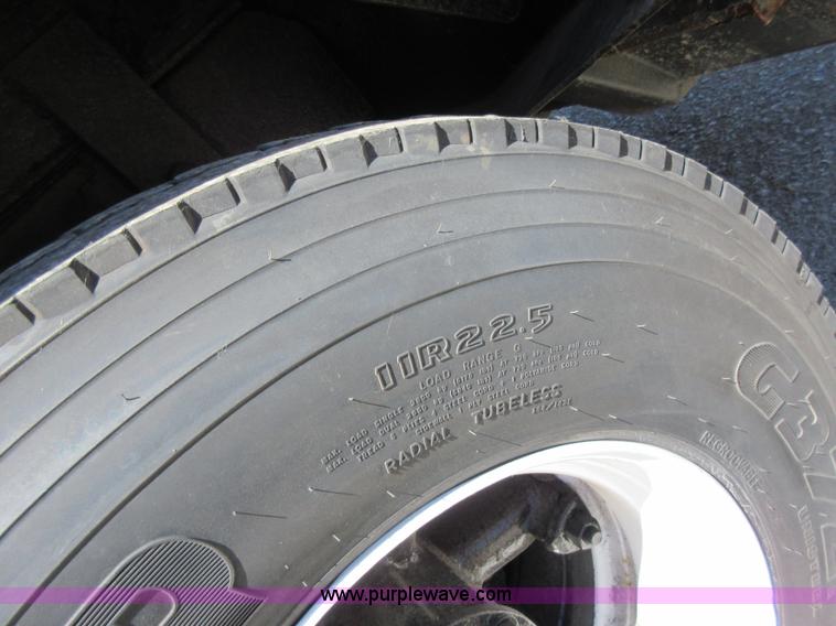 image for item L2826 1996 Peterbilt 320 refuse truck