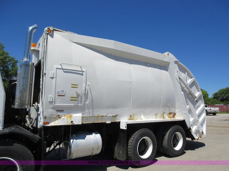 image for item L2826 1996 Peterbilt 320 refuse truck