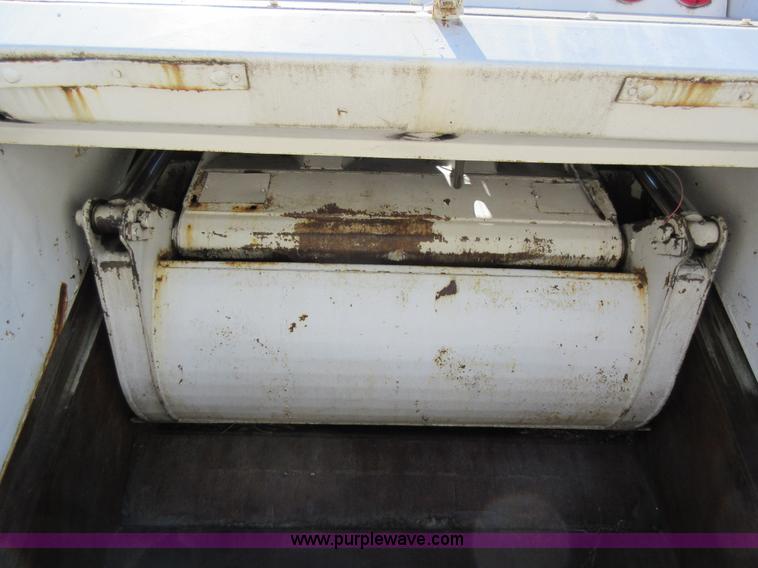 image for item L2826 1996 Peterbilt 320 refuse truck