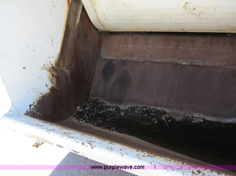 image for item L2826 1996 Peterbilt 320 refuse truck