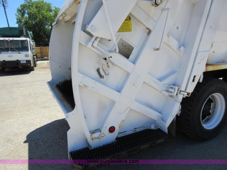 image for item L2826 1996 Peterbilt 320 refuse truck