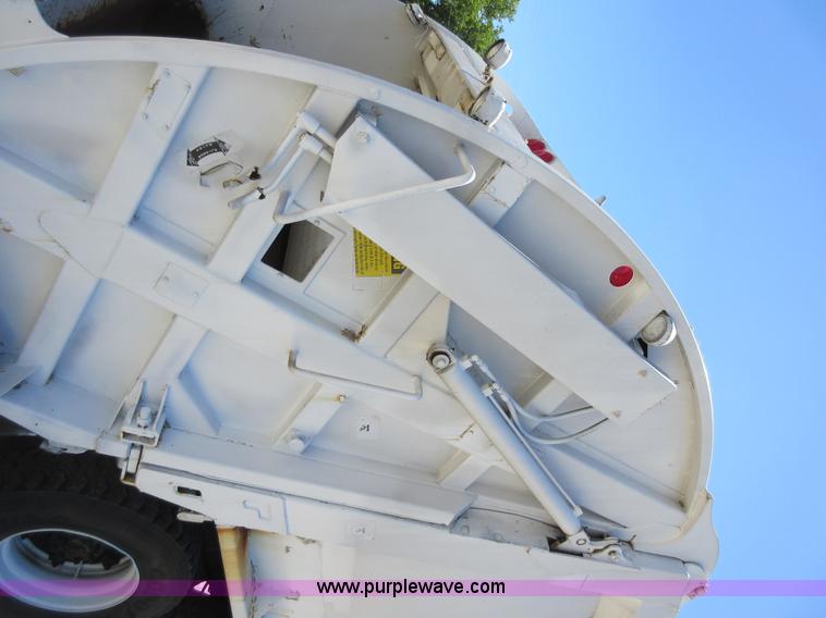 image for item L2826 1996 Peterbilt 320 refuse truck