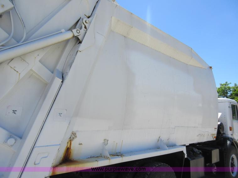 image for item L2826 1996 Peterbilt 320 refuse truck