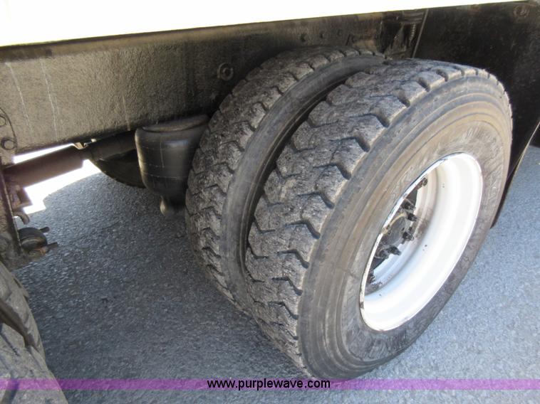 image for item L2826 1996 Peterbilt 320 refuse truck