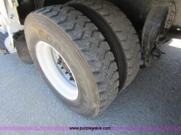 image for item L2826 1996 Peterbilt 320 refuse truck